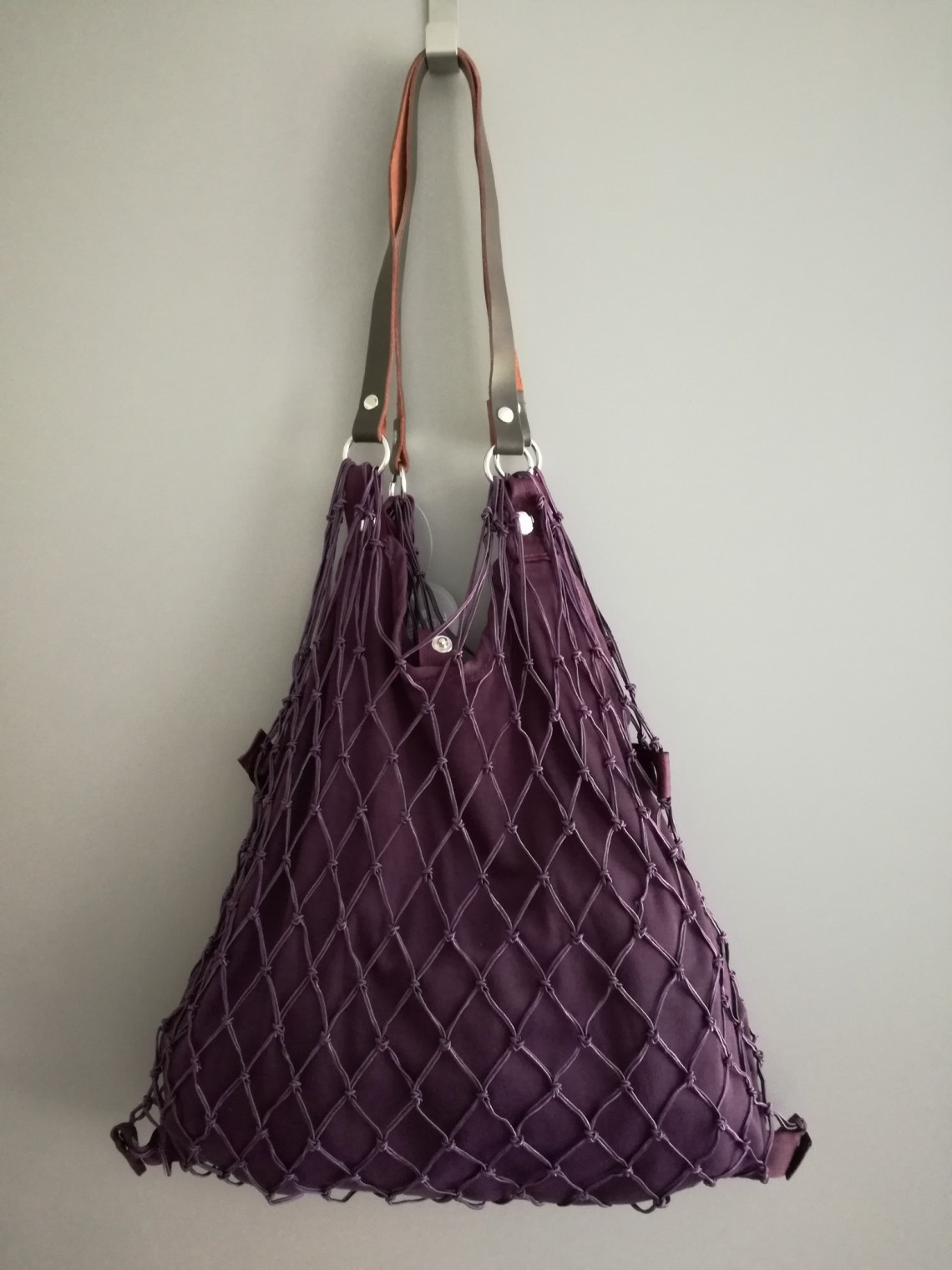 Tinklinis krepšys su įsegamu ir išsegamu tampriu audiniu violetinės spalvos - 2016902 de luxe violet. Kaina 19,90 €.